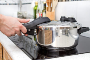 Aprenda a fazer um macarrão na panela de pressão delicioso!