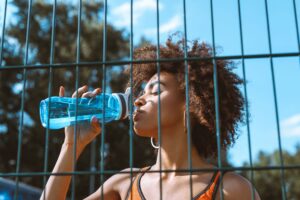 Entenda por que é tão importante beber água durante os treinos