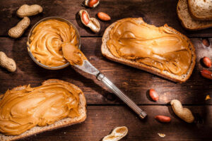 Pasta de amendoim: quais os benefícios e como incluí-la na dieta?