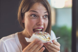 Conheças as principais causas da vontade de comer doce e como driblá-la