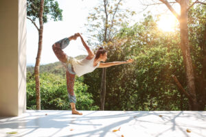 Aprenda como fazer yoga e quais os seus benefícios