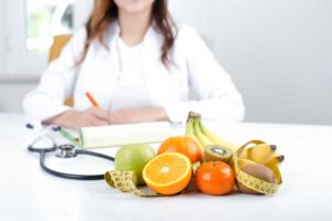 Afinal, qual é a diferença entre nutricionista e nutrólogo?