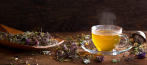 Chá de hibisco: Conheça os benefícios do chá para o emagrecimento e como prepará-lo!