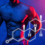 torço masculino com a fórmula química da testosterona